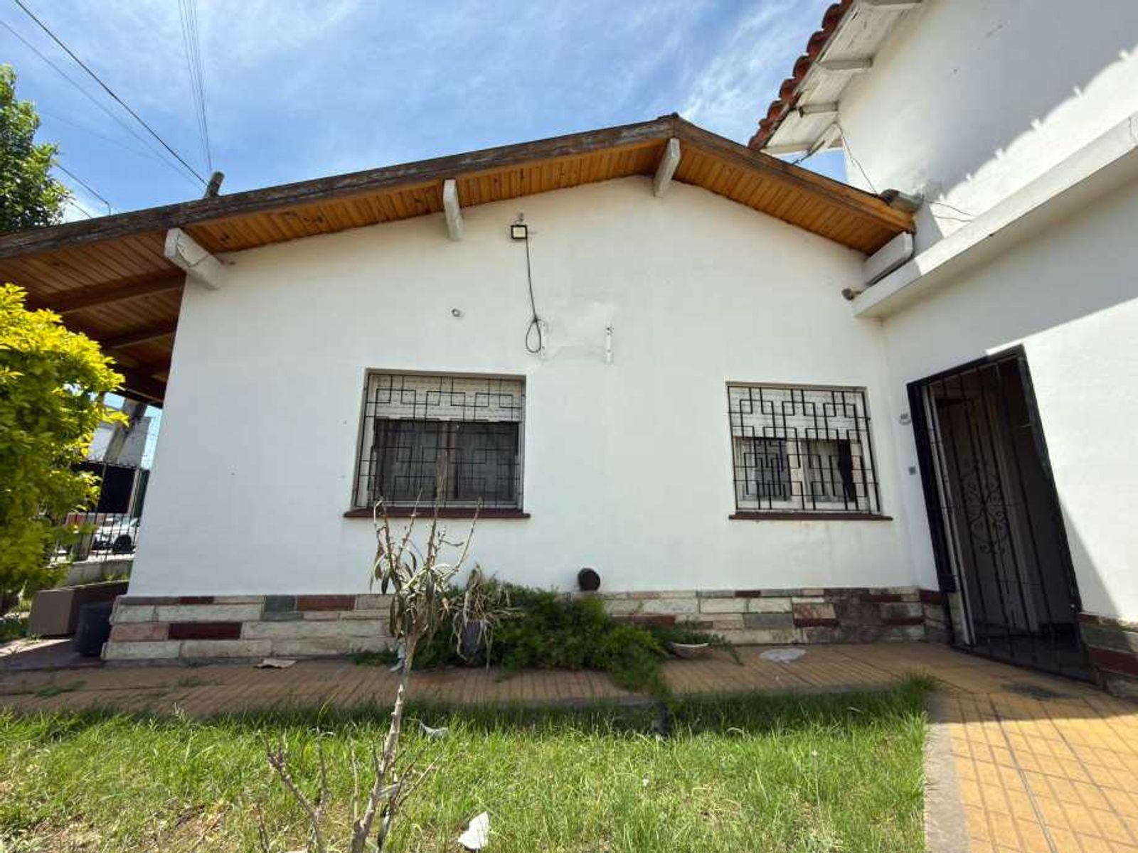 CHALET DE 6 AMBIENTES EN ESQUINA - 4