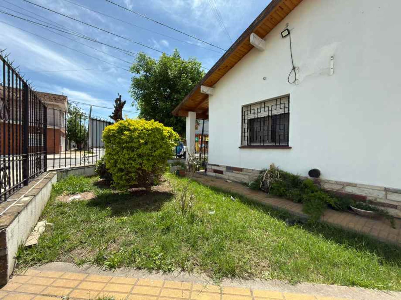 CHALET DE 6 AMBIENTES EN ESQUINA - 10