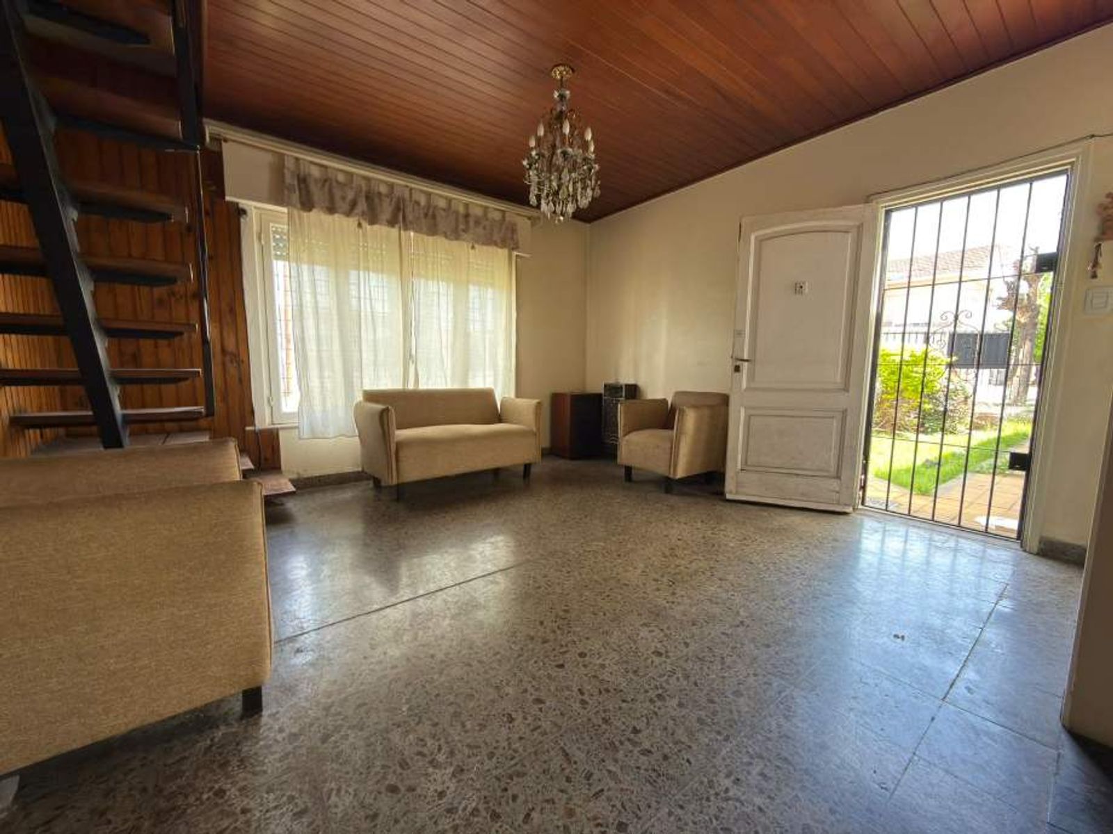 CHALET DE 6 AMBIENTES EN ESQUINA - 18