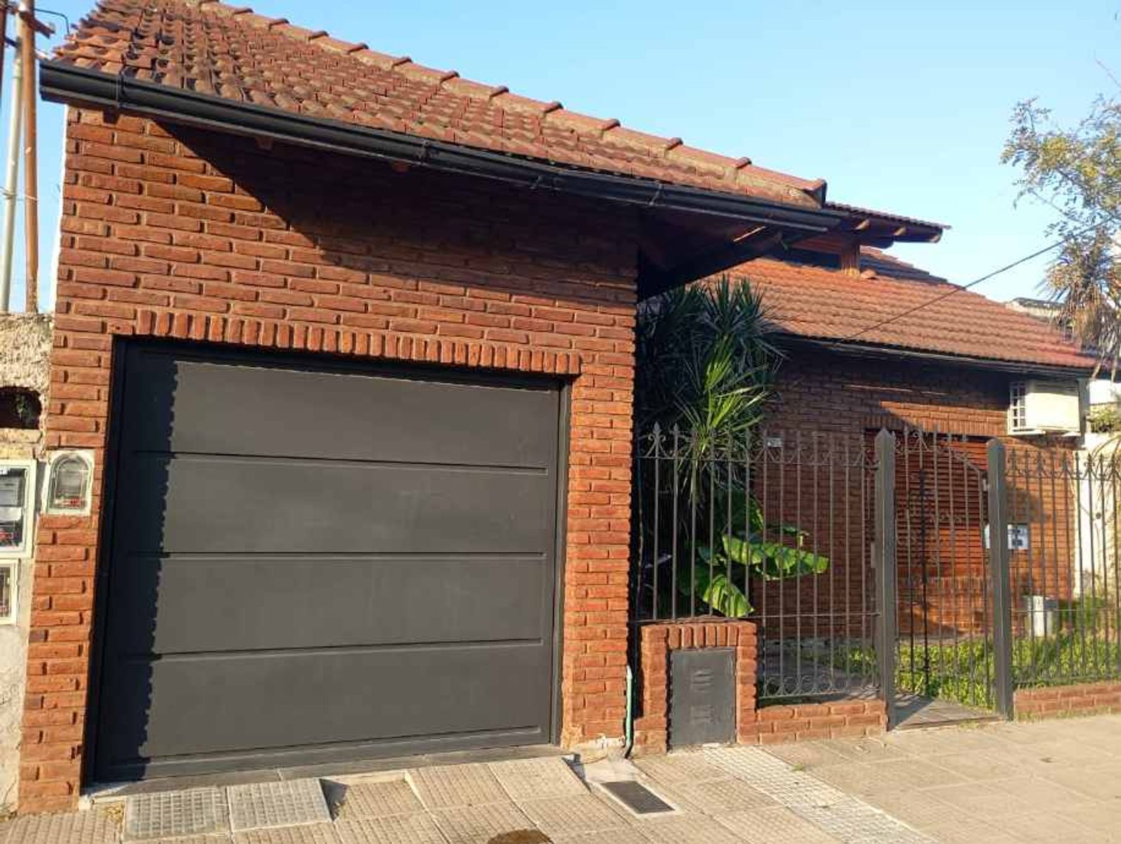 CHALET DE 4 AMBIENTES EN VENTA - MORON - 7