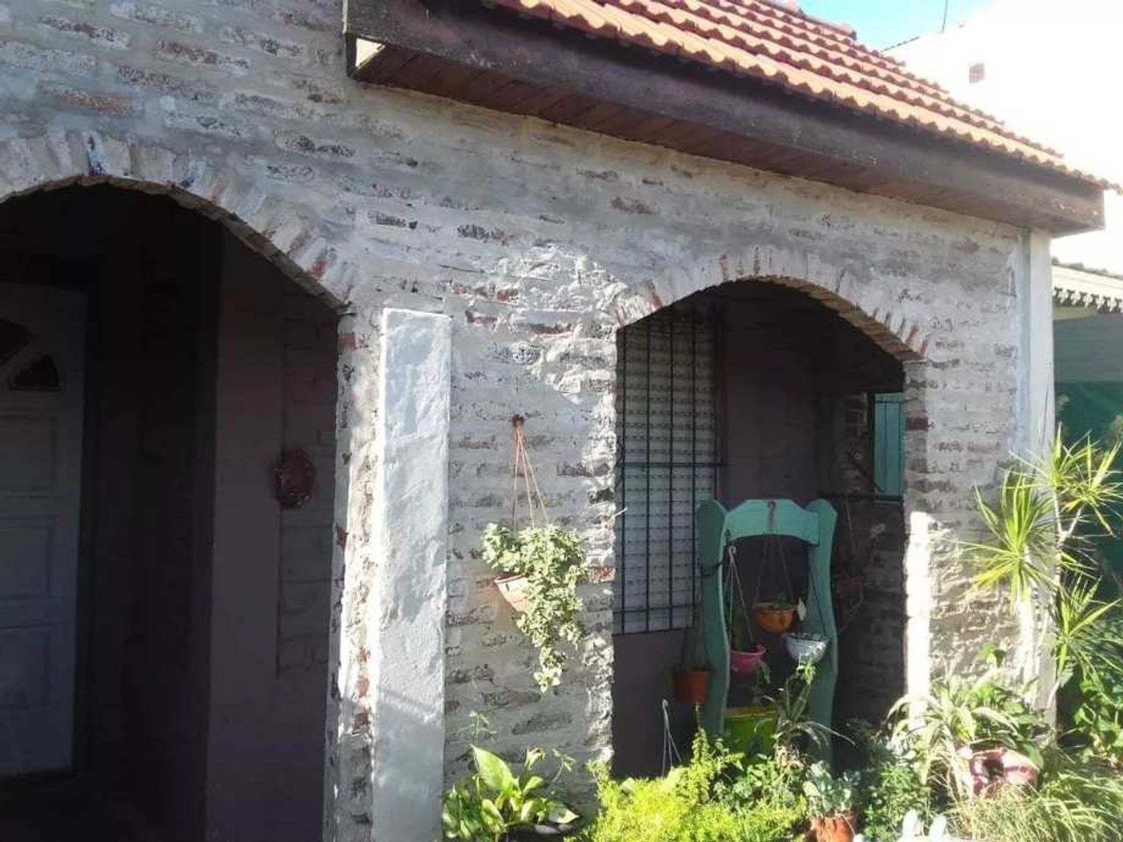 CASA DE 4 AMBIENTES EN VENTA - CASTELAR SUR - 2