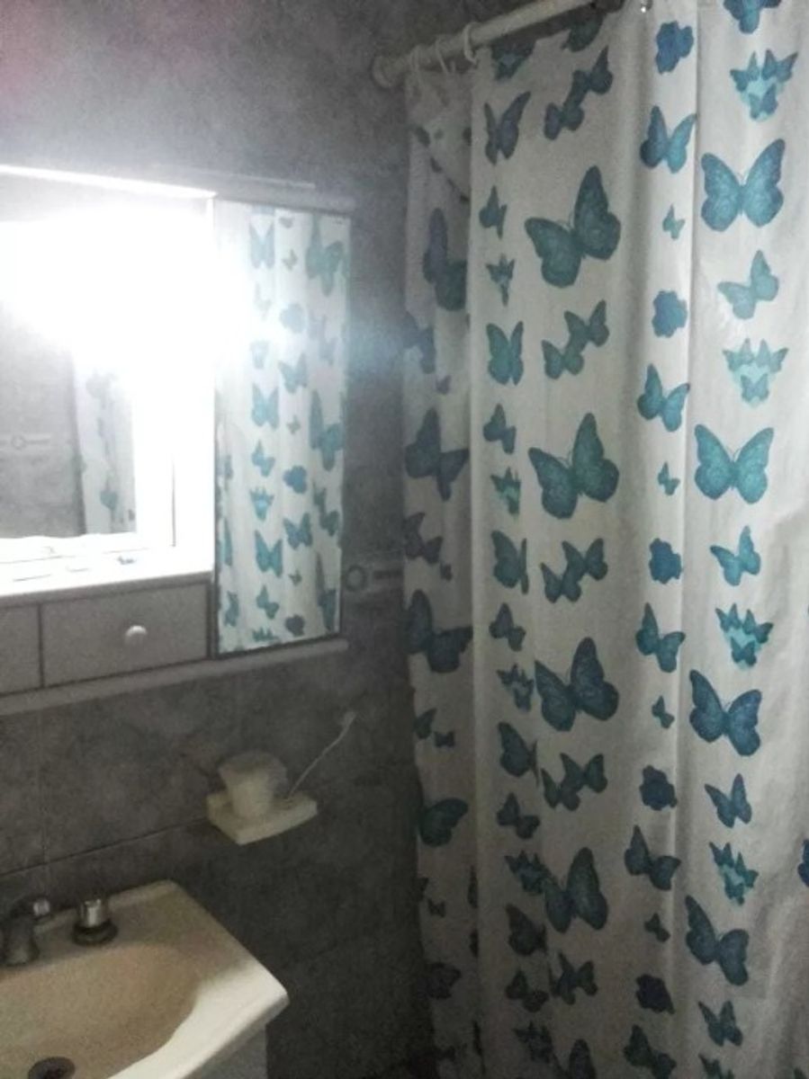 CASA DE 4 AMBIENTES EN VENTA - CASTELAR SUR - 9