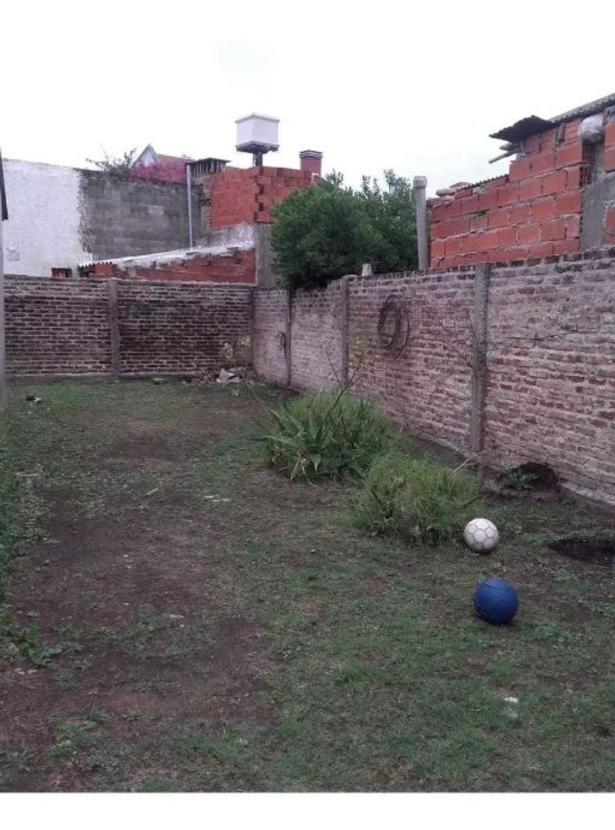 CASA DE 4 AMBIENTES EN VENTA - CASTELAR SUR - 10