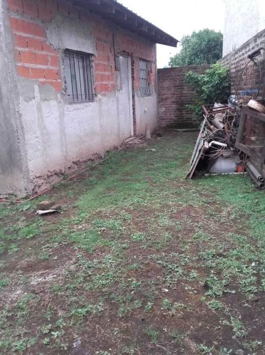 CASA DE 4 AMBIENTES EN VENTA - CASTELAR SUR - 13