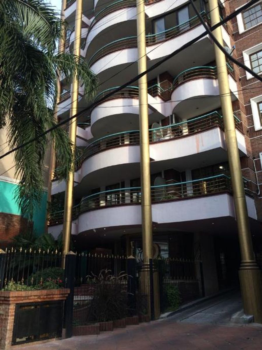 DEPARTAMENTO DE 2 AMBIENTES CON COCHERA EN VENTA - MORON