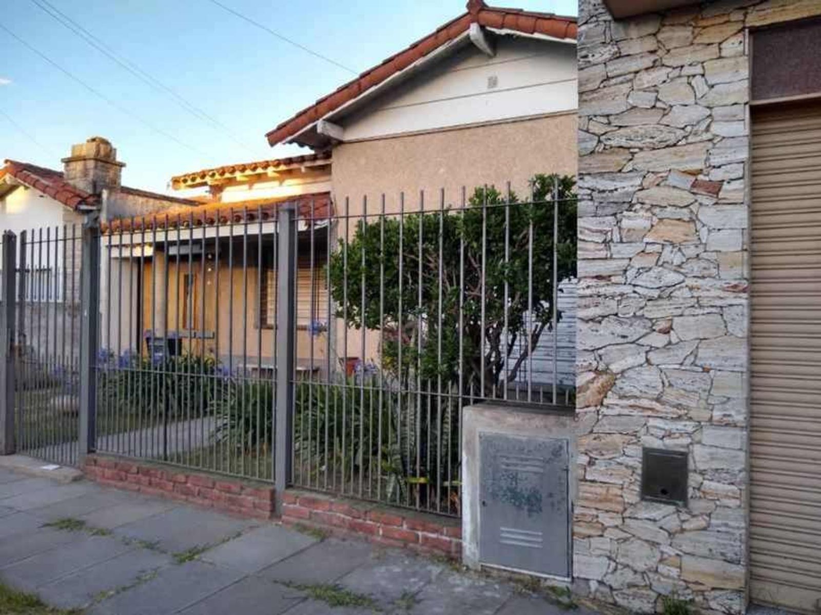 CHALET DE 4 AMBIENTES EN VENTA - VILLA TESEI - 2
