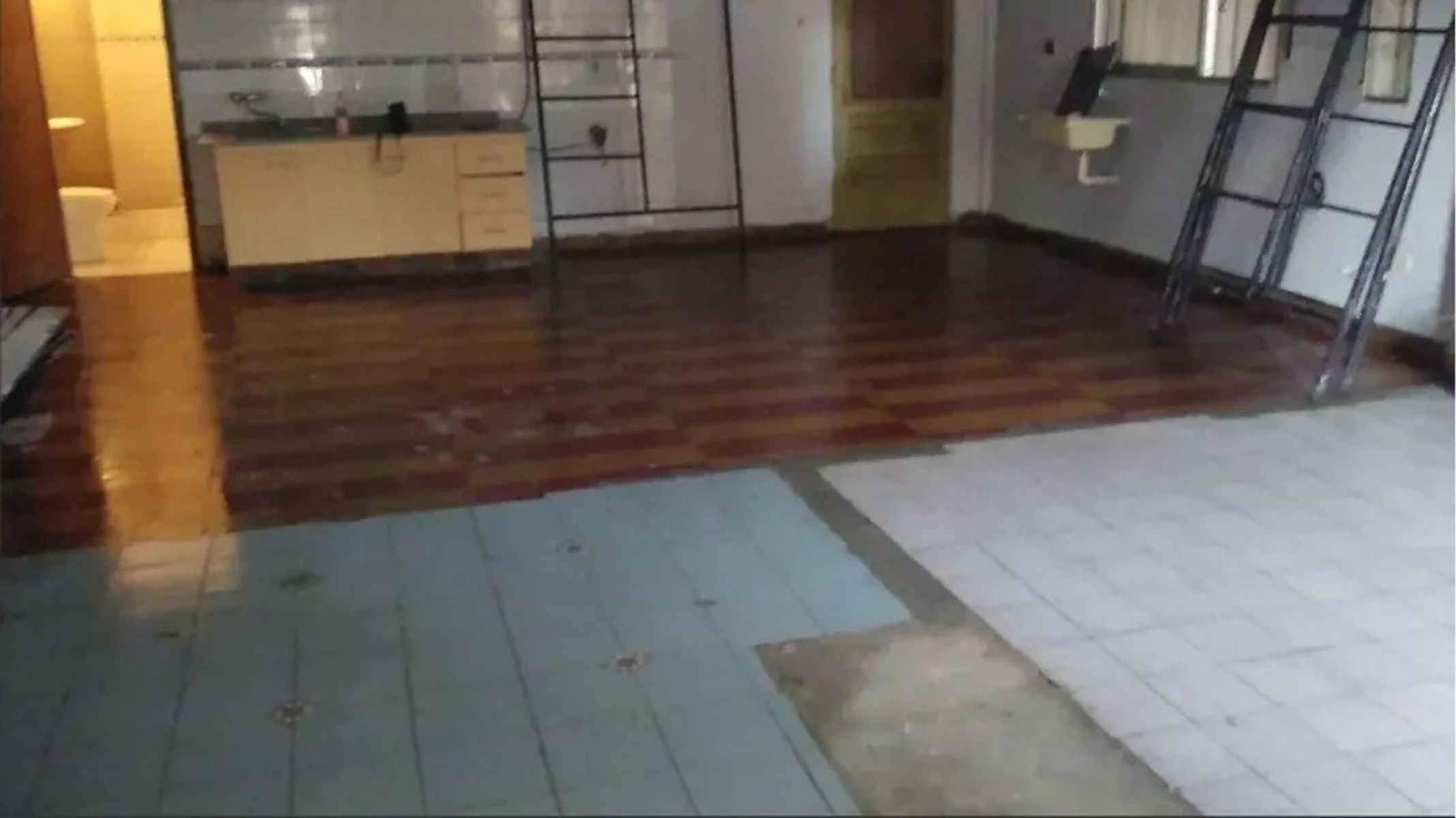 CASA CON LOCAL EN VENTA - MORON SUR - 6