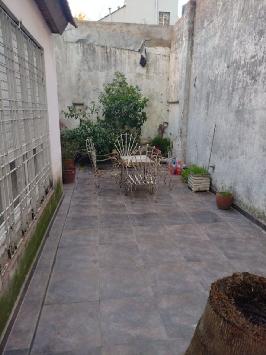 CASA EN VENTA IDEAL PARA 2 FAMILIAS -MORON - 4