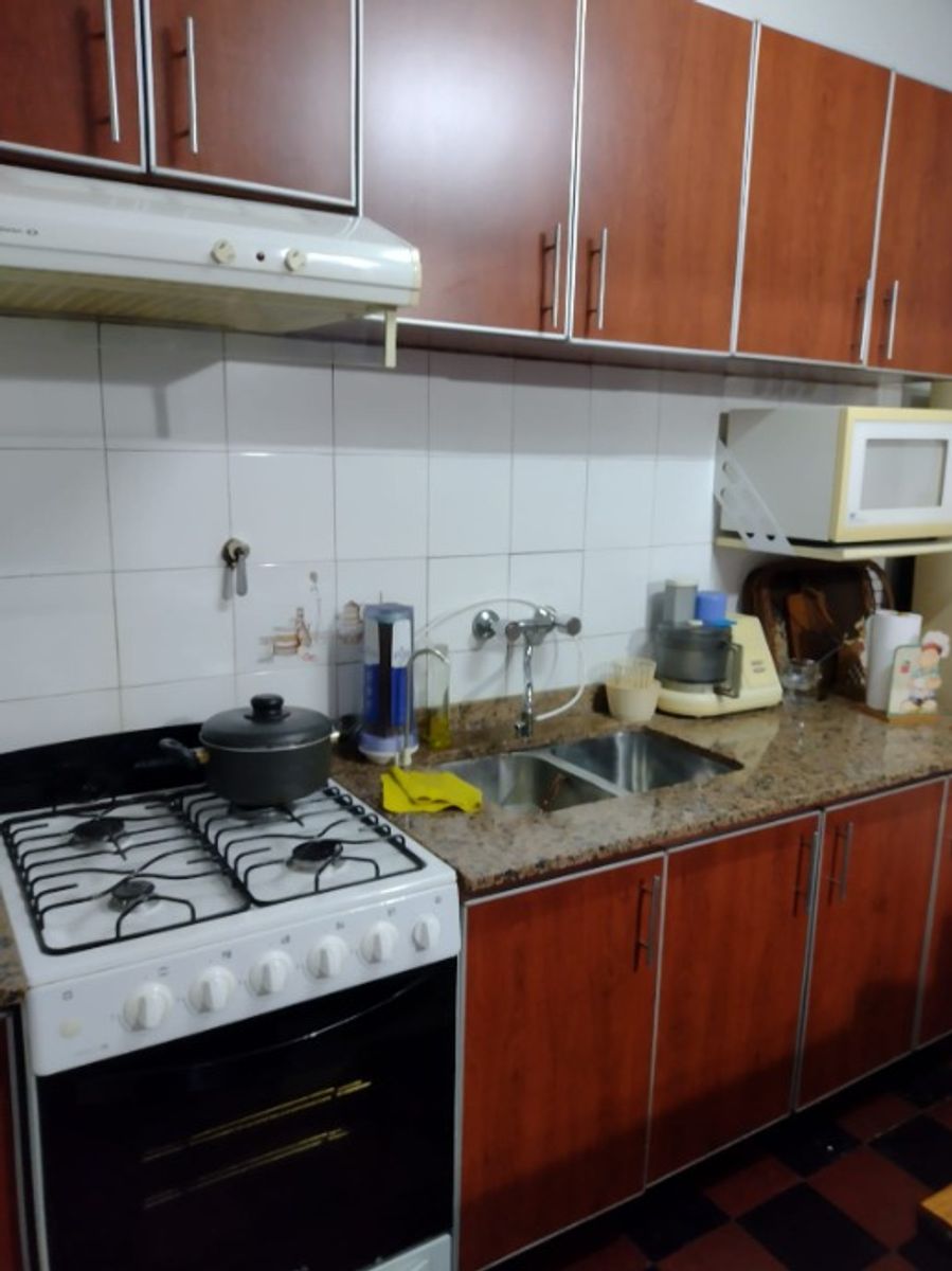 CASA EN VENTA IDEAL PARA 2 FAMILIAS -MORON - 5