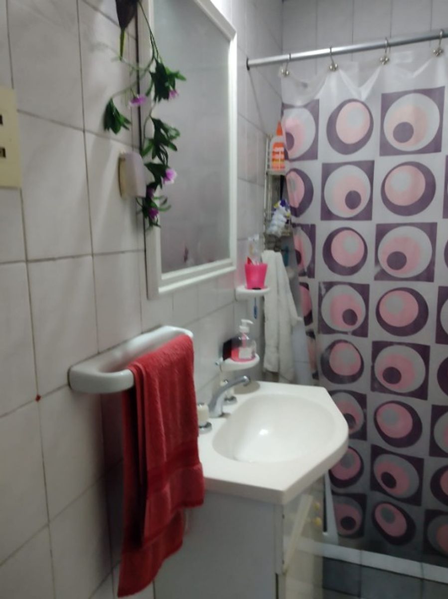 CASA EN VENTA IDEAL PARA 2 FAMILIAS -MORON - 9