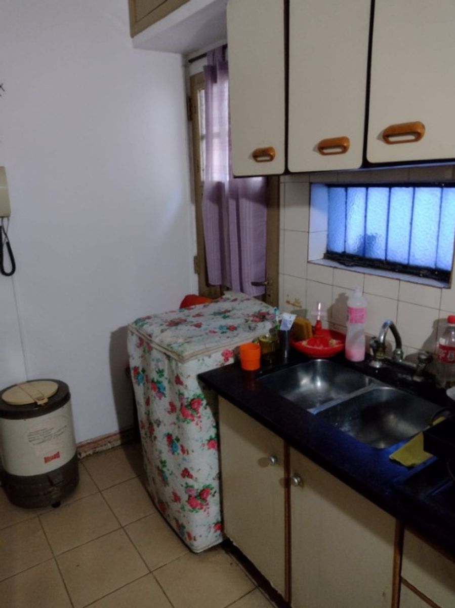 CASA EN VENTA IDEAL PARA 2 FAMILIAS -MORON - 12