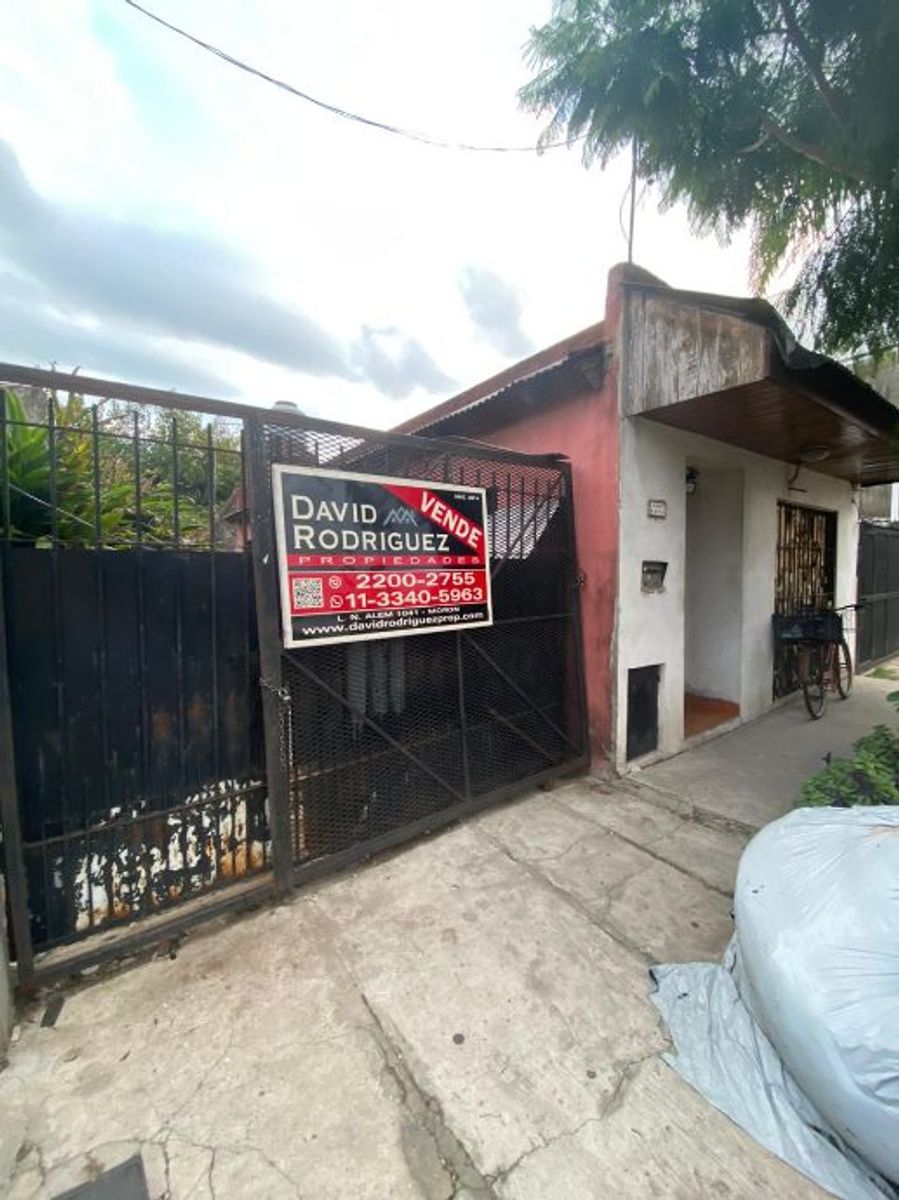 CASA AMERICANA CON DEPARTAMENTO AL FRENTE -MORON