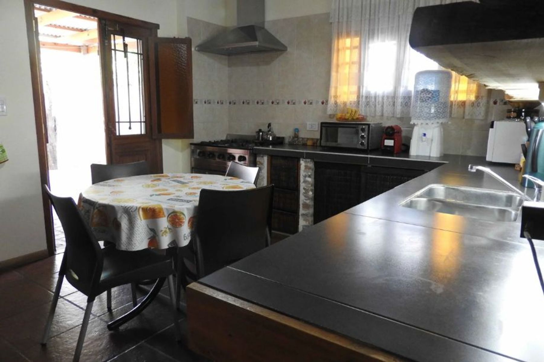 CASA DE 3 AMBIENTES EN VENTA - PERMUTA POR DEPARTAMENTO-VILLA TESEI - 3
