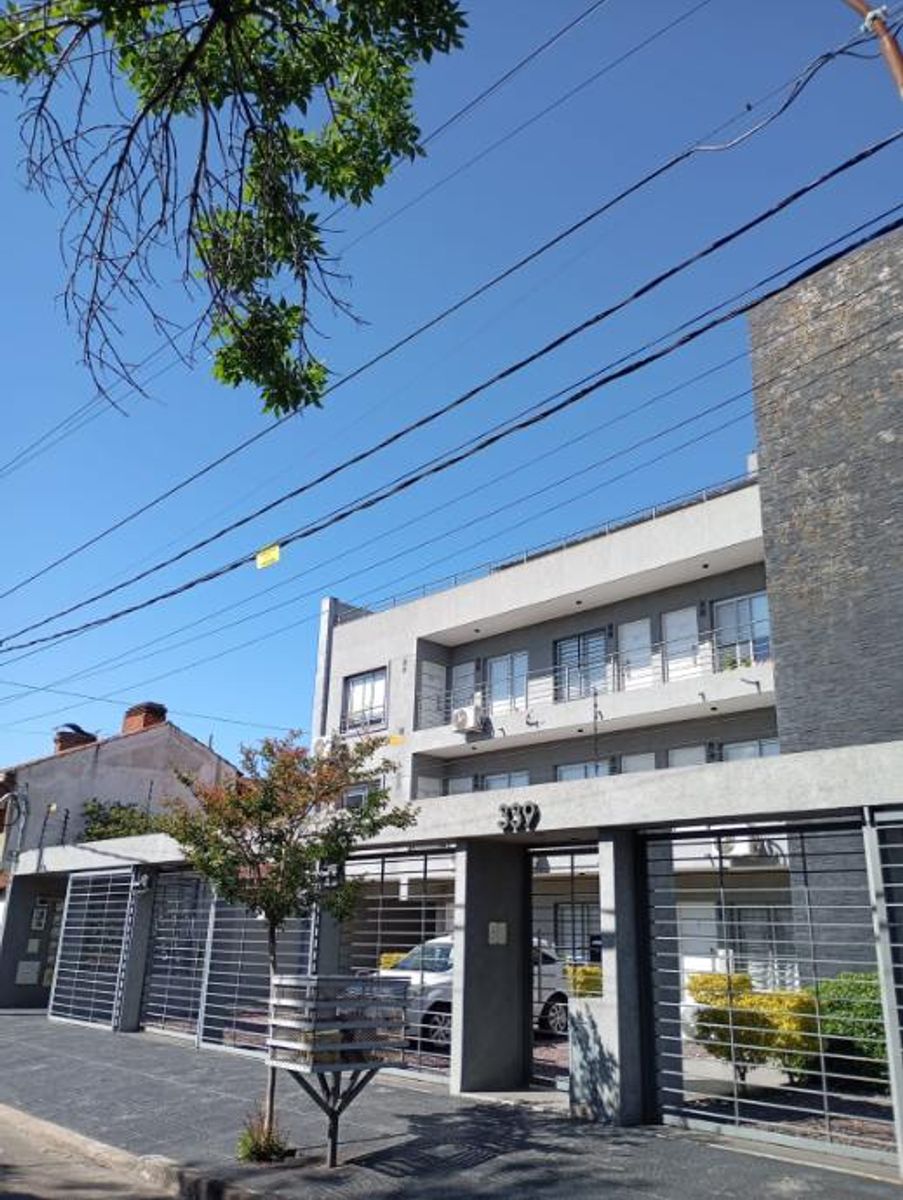DEPARTAMENTO DE 2 AMBIENTES CON COCHERA + BAULERA EN MORON A LA VENTA