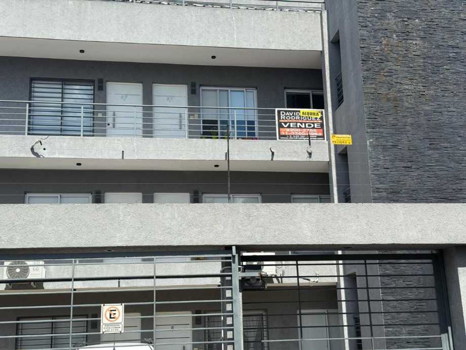 DEPARTAMENTO DE 2 AMBIENTES CON COCHERA + BAULERA EN MORON A LA VENTA — foto 3
