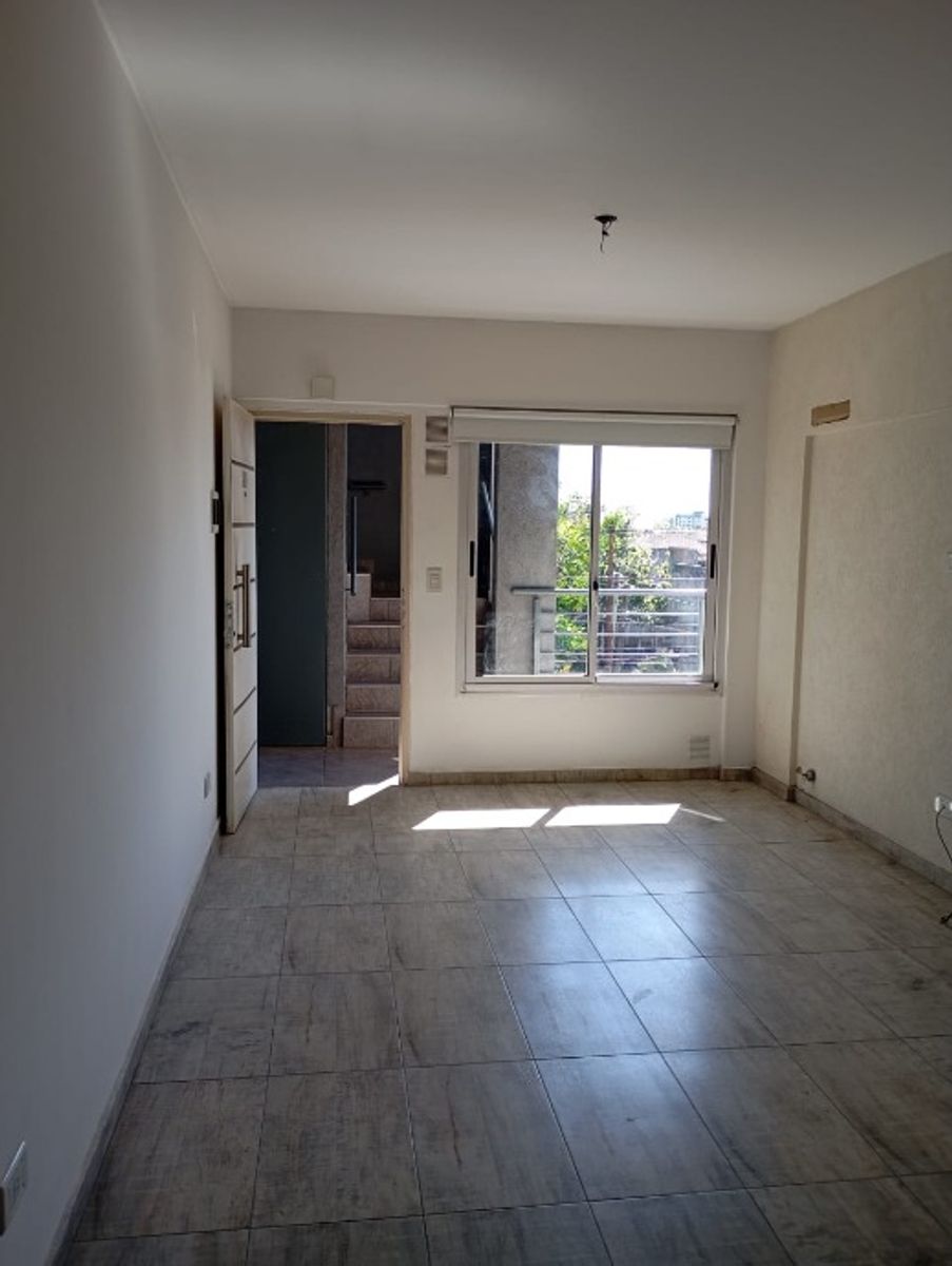 DEPARTAMENTO DE 2 AMBIENTES CON COCHERA + BAULERA EN MORON A LA VENTA — foto 4