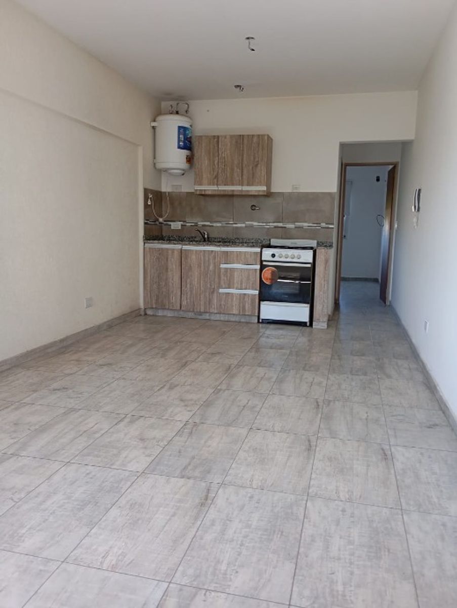 DEPARTAMENTO DE 2 AMBIENTES CON COCHERA + BAULERA EN MORON A LA VENTA — foto 5