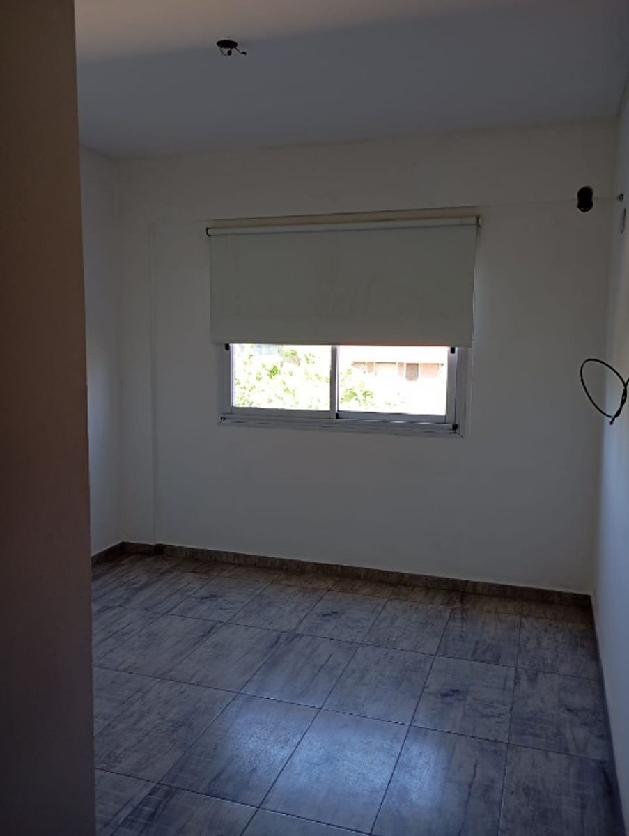 DEPARTAMENTO DE 2 AMBIENTES CON COCHERA + BAULERA EN MORON A LA VENTA — foto 7
