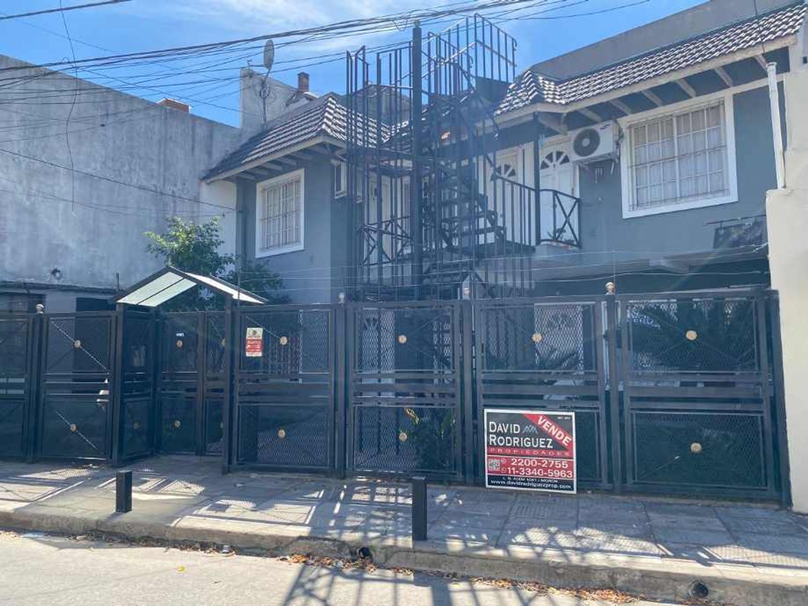 DEPARTAMENTO EN MORON DE 3 AMBIENTES PLANTA BAJA A LA VENTA