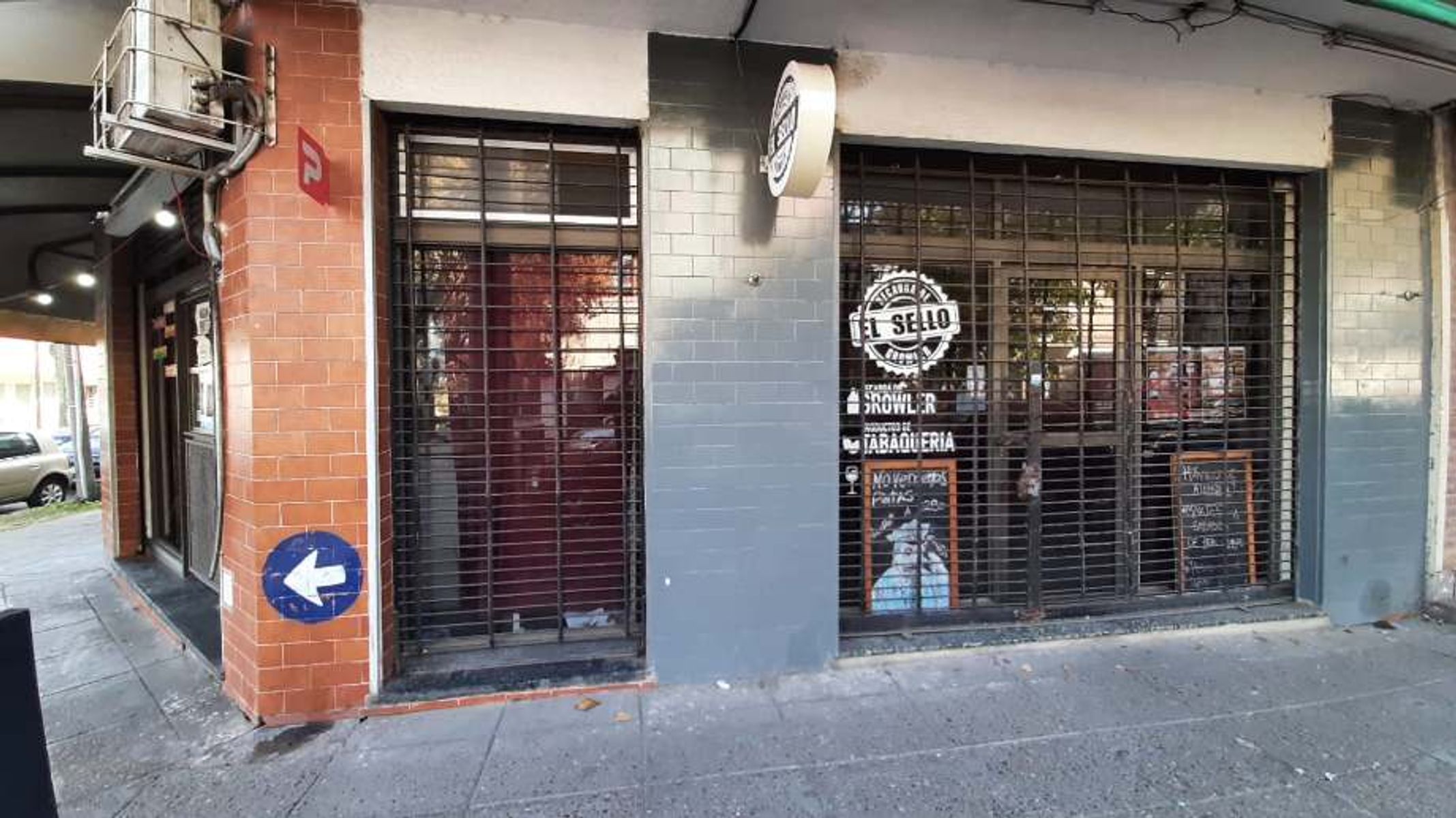 SE VENDEN DOS LOCALES JUNTOS O POR SEPARADO -MORON CENTRO — foto 2