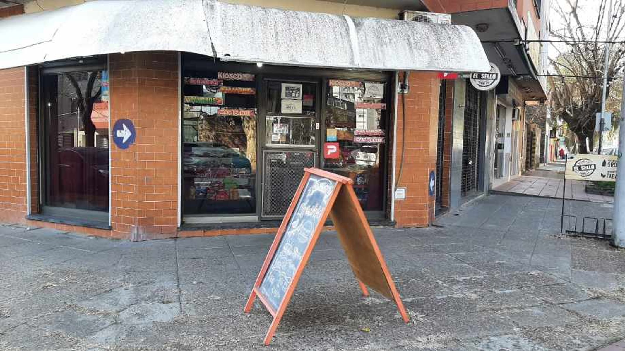 SE VENDEN DOS LOCALES JUNTOS O POR SEPARADO -MORON CENTRO — foto 13