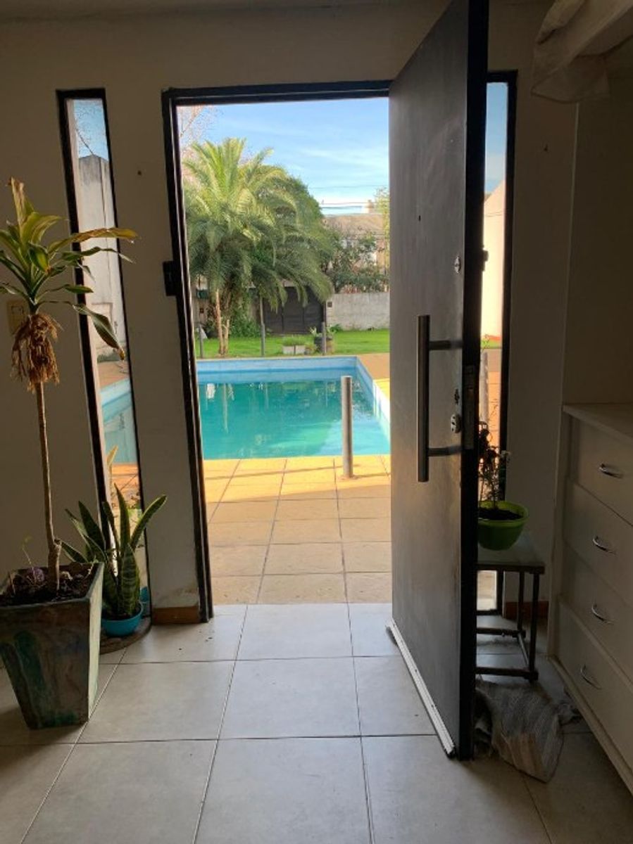 CASA DE 3 AMBIENTES -ITUZAINGO NORTE