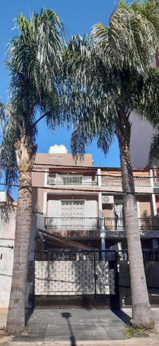 TRIPLEX EN VENTA -MORON - 1