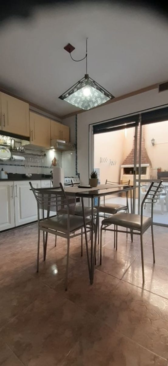 TRIPLEX EN VENTA -MORON - 3