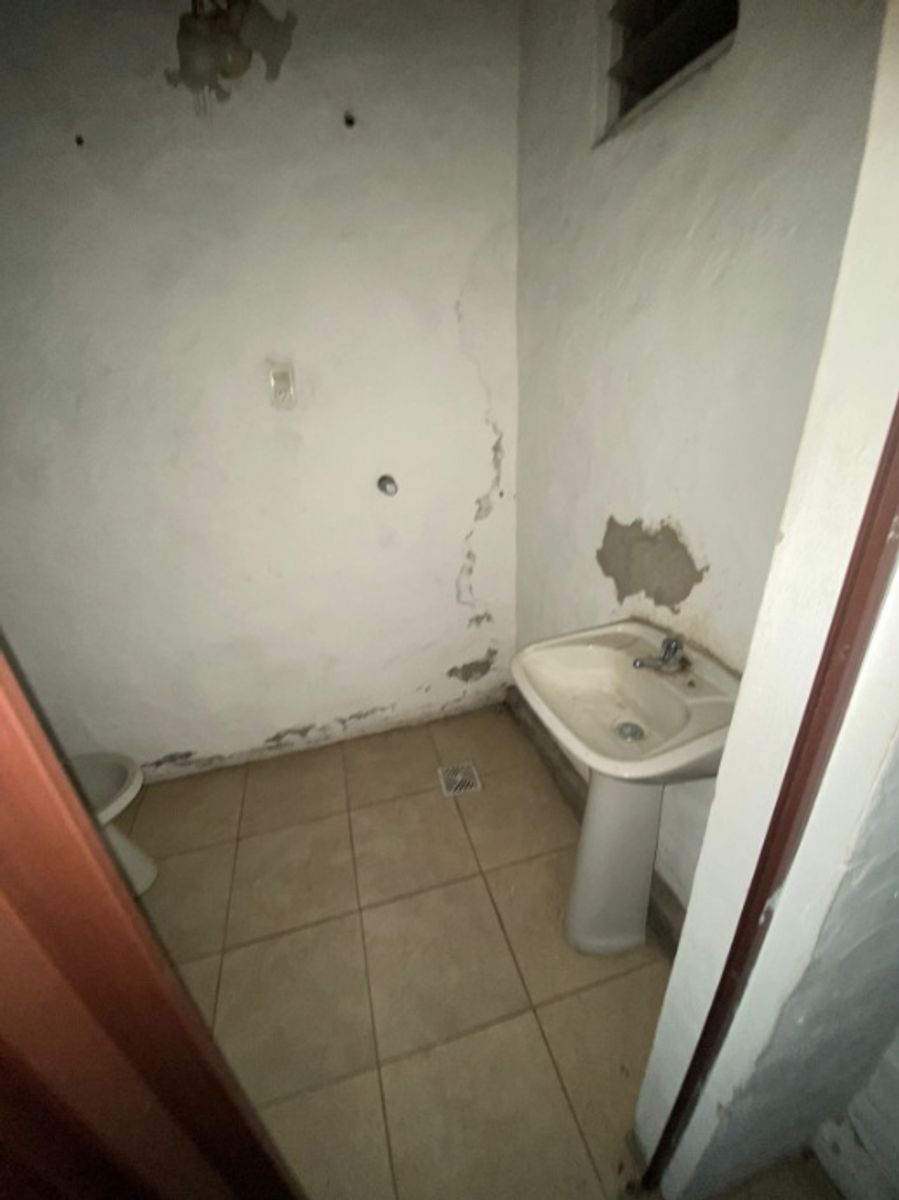 CASA 3 AMBIENTES CON LOCAL EN VENTA EN BLOCK EN MORÓN CENTRO - 12