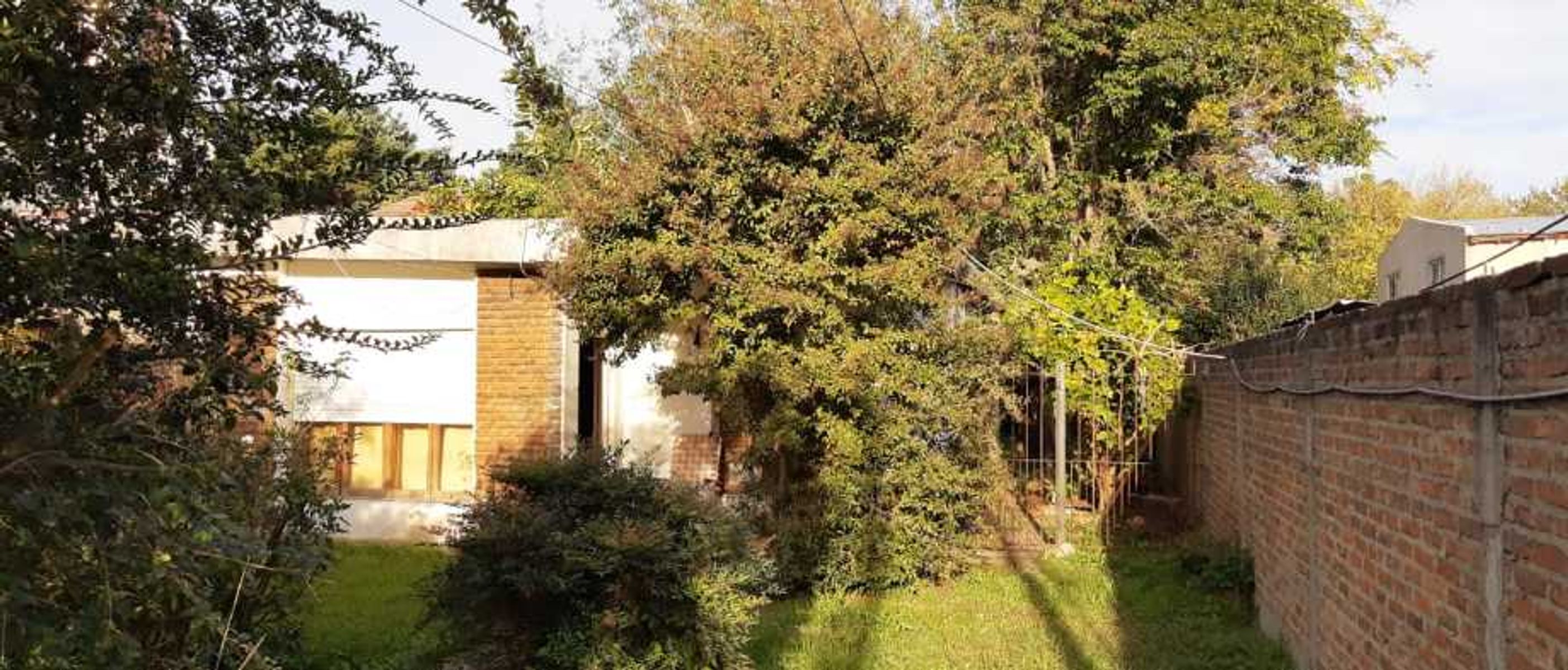 Casa a reciclar en excelente lote de 600 metros cuadrados-ITUZAINGO - 2