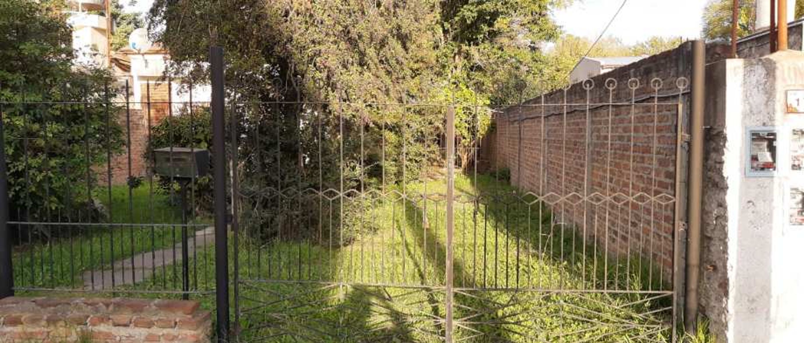 Casa a reciclar en excelente lote de 600 metros cuadrados-ITUZAINGO - 6