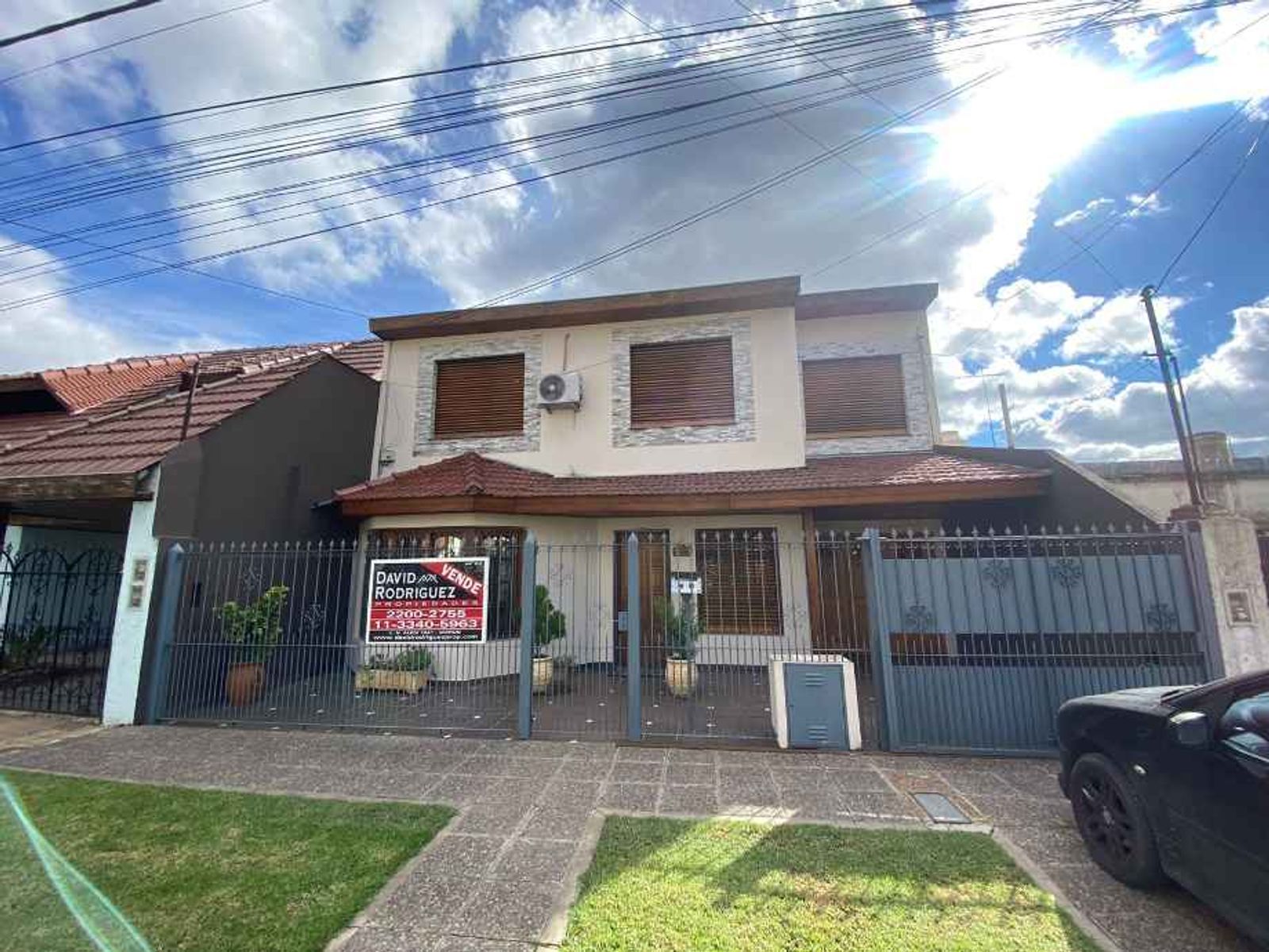 CASA DE 4 AMBIENTES EN EXCELENTE ESTADO-MORON - 1