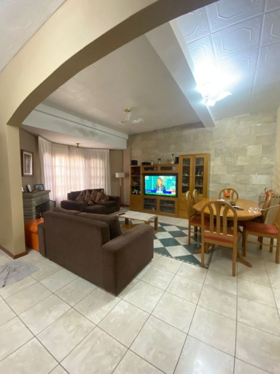 CASA DE 4 AMBIENTES EN EXCELENTE ESTADO-MORON - 3