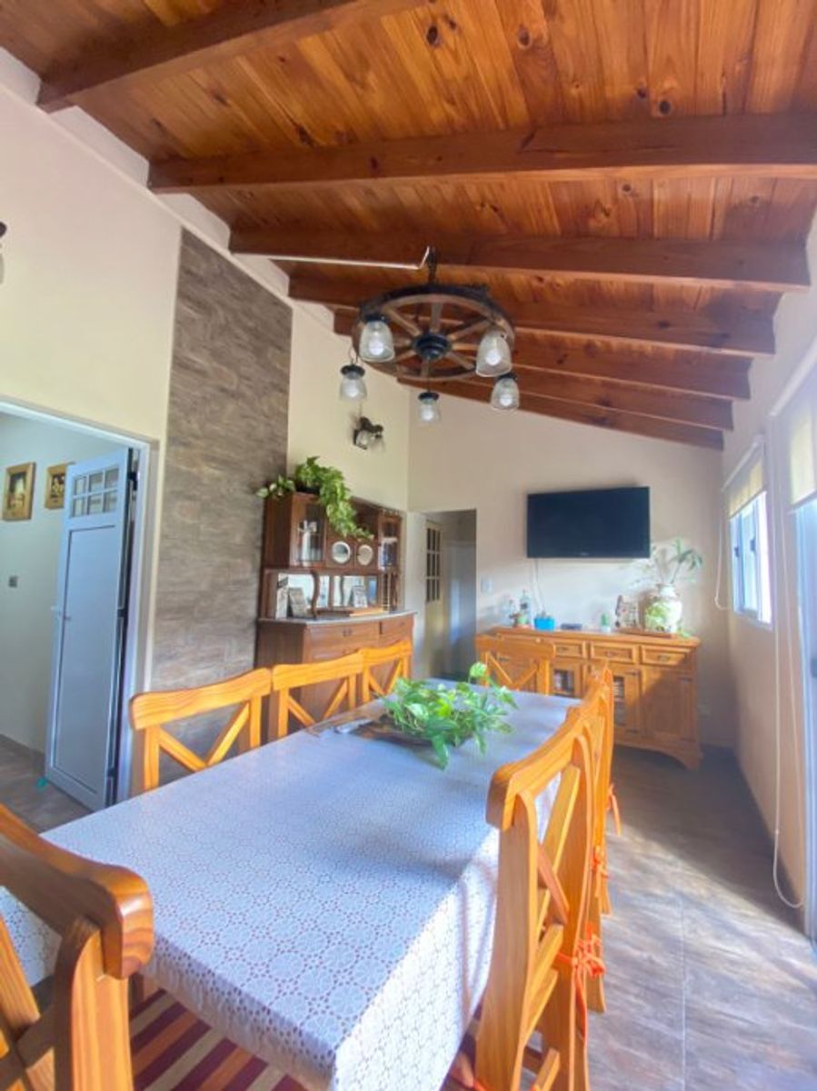 CASA DE 4 AMBIENTES EN EXCELENTE ESTADO-MORON - 9