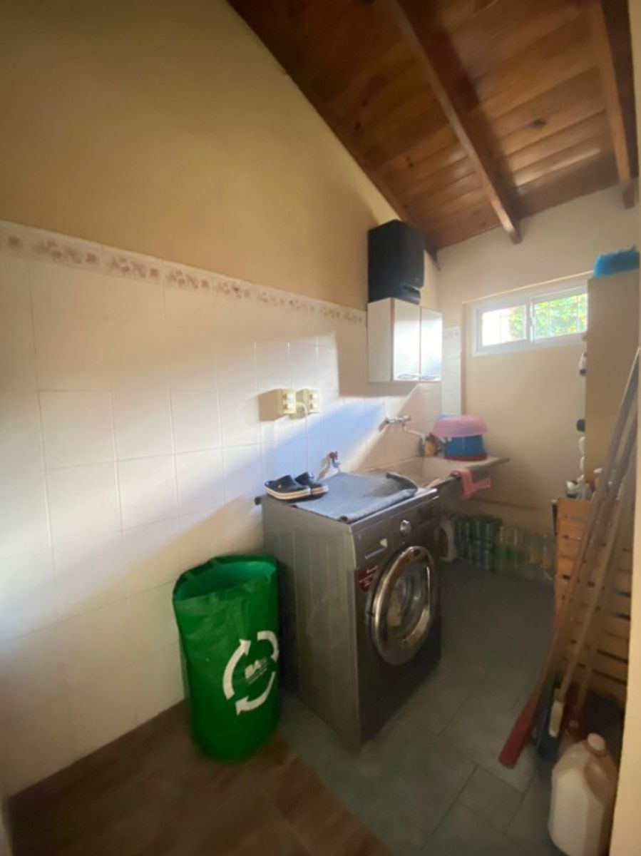 CASA DE 4 AMBIENTES EN EXCELENTE ESTADO-MORON - 11