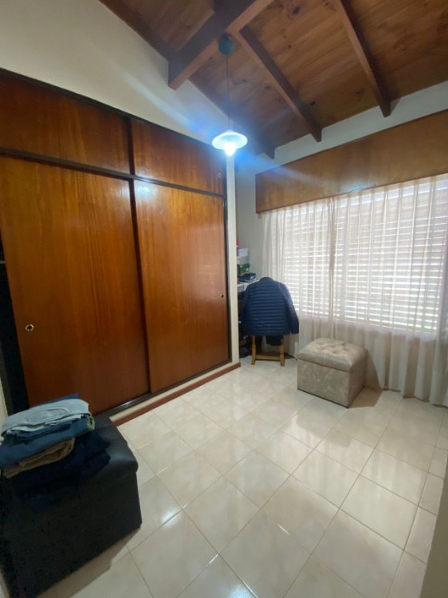 CASA DE 4 AMBIENTES EN EXCELENTE ESTADO-MORON - 16