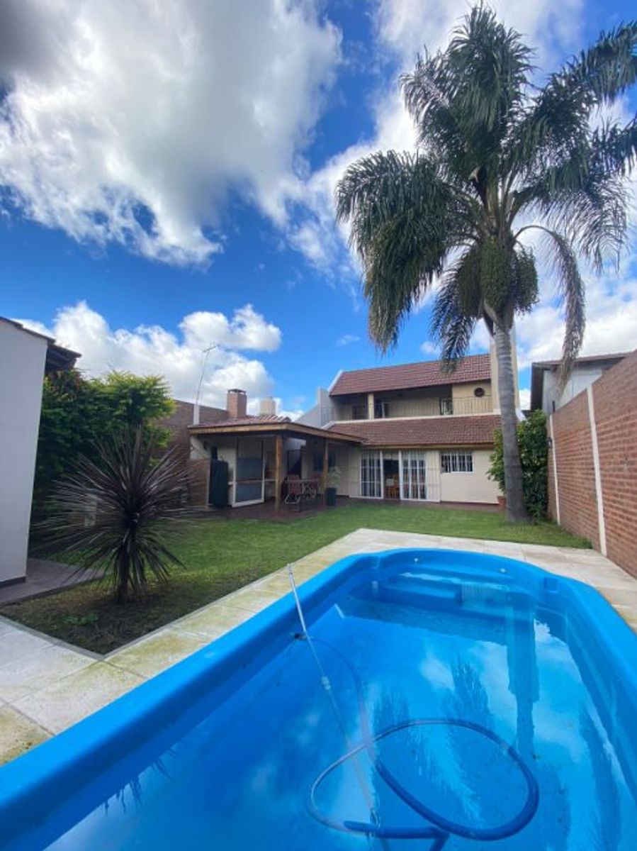 CASA DE 4 AMBIENTES EN EXCELENTE ESTADO-MORON - 22