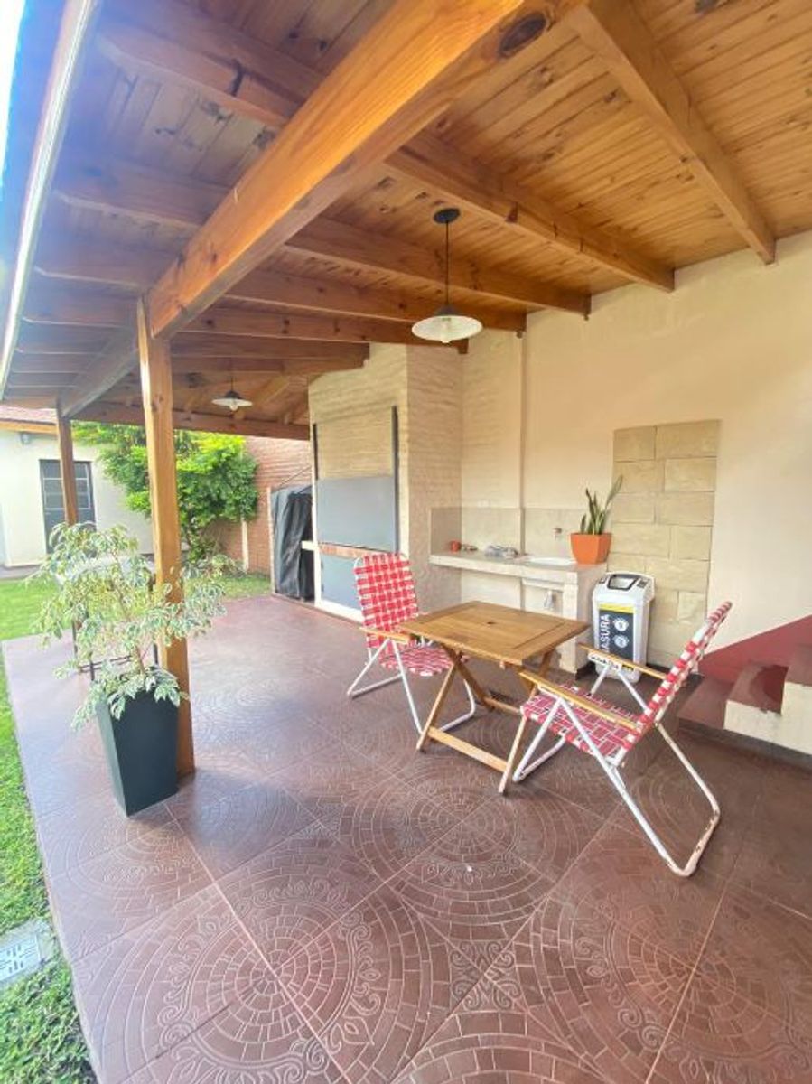CASA DE 4 AMBIENTES EN EXCELENTE ESTADO-MORON - 26
