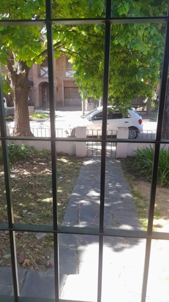 Casa de 3 ambientes a metros de Santa Rosa-CASTELAR - 8