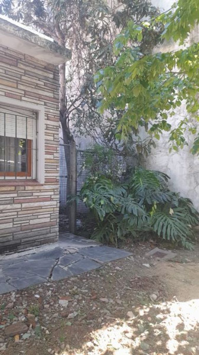 Casa de 3 ambientes a metros de Santa Rosa-CASTELAR - 11