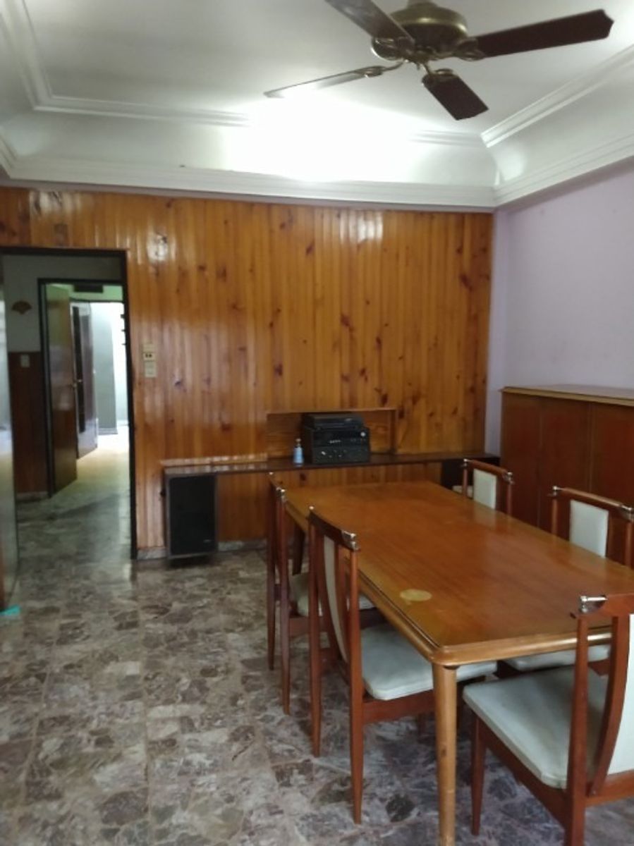 CHALET SOBRE ESQUINA -MORON - 3