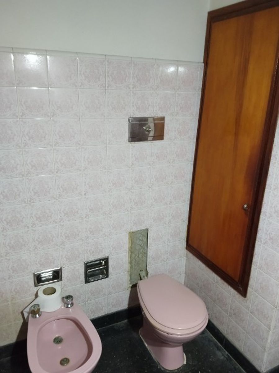 CHALET SOBRE ESQUINA -MORON - 10