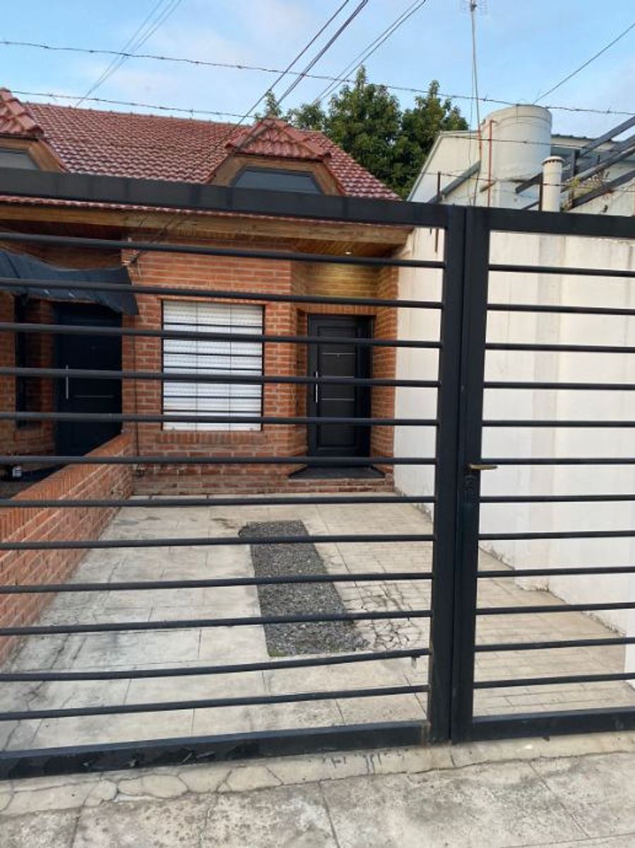 DUPLEX DE 2 AMBIENTES CON COCHERA Y PATOO EN ALQUILER - 1