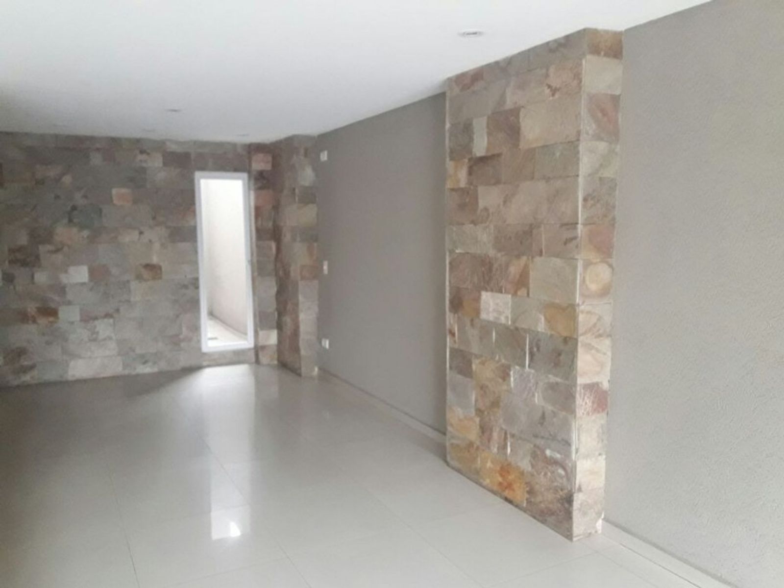 EXCELENTE DEPARTAMENTO DE 3 AMBIENTES EN VENTA - MORON — foto 2