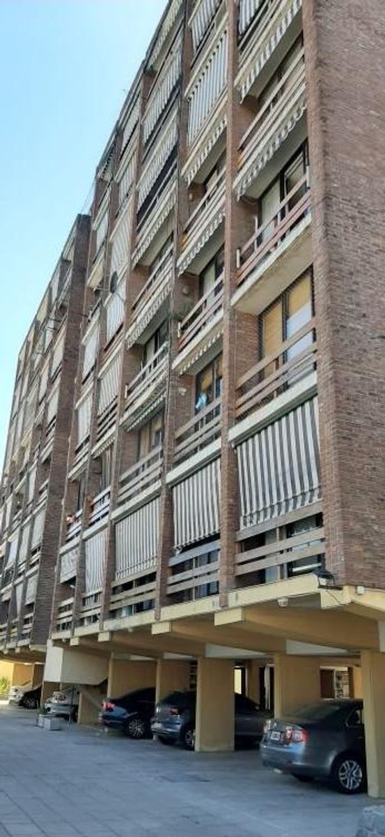 DEPARTAMENTO 3 AMBIENTES CON BALCON -CASTELAR - 2