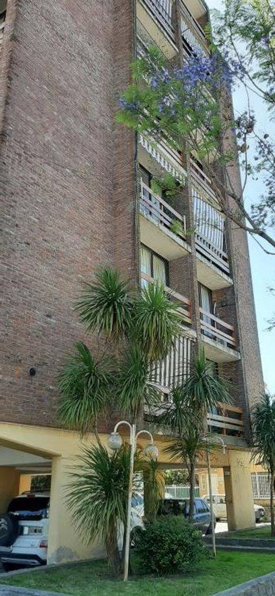 DEPARTAMENTO 3 AMBIENTES CON BALCON -CASTELAR - 17