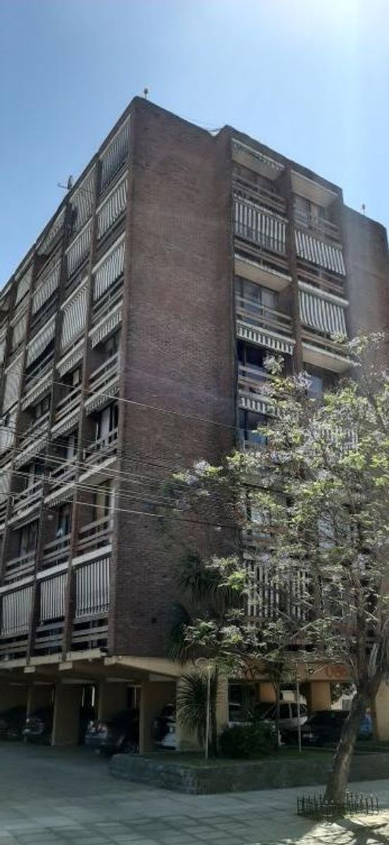 DEPARTAMENTO 3 AMBIENTES CON BALCON -CASTELAR - 18