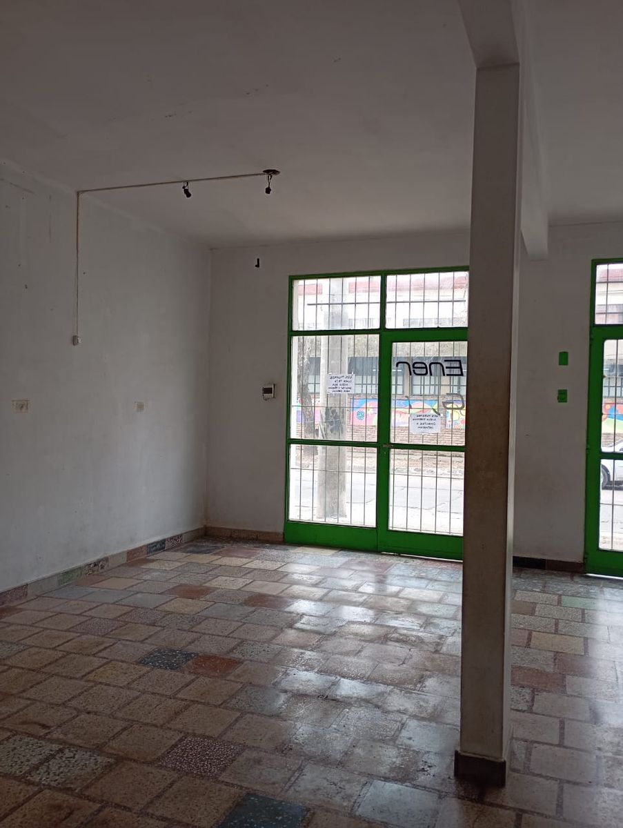 LOCAL COMERCIAL EN ALQUILER - MORON SUR - 2