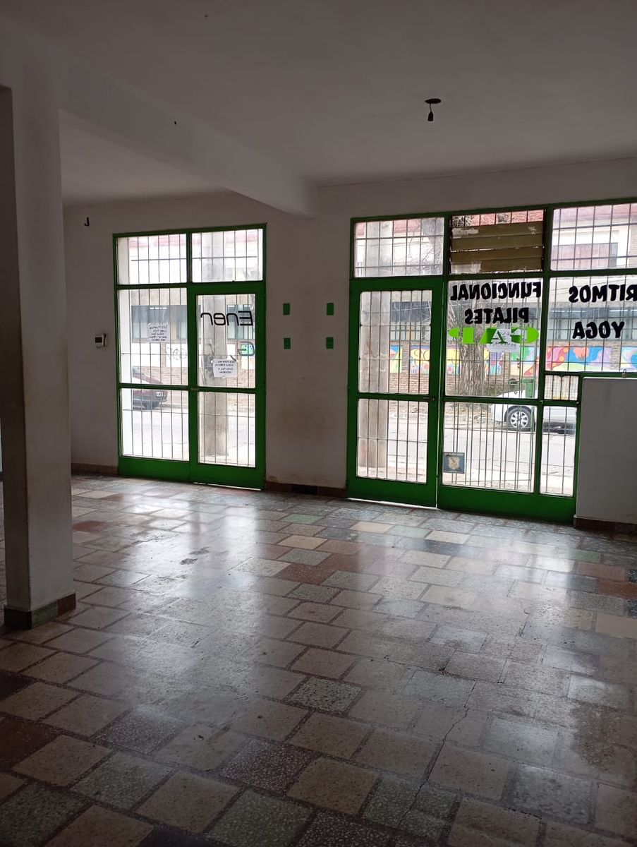 LOCAL COMERCIAL EN ALQUILER - MORON SUR - 3