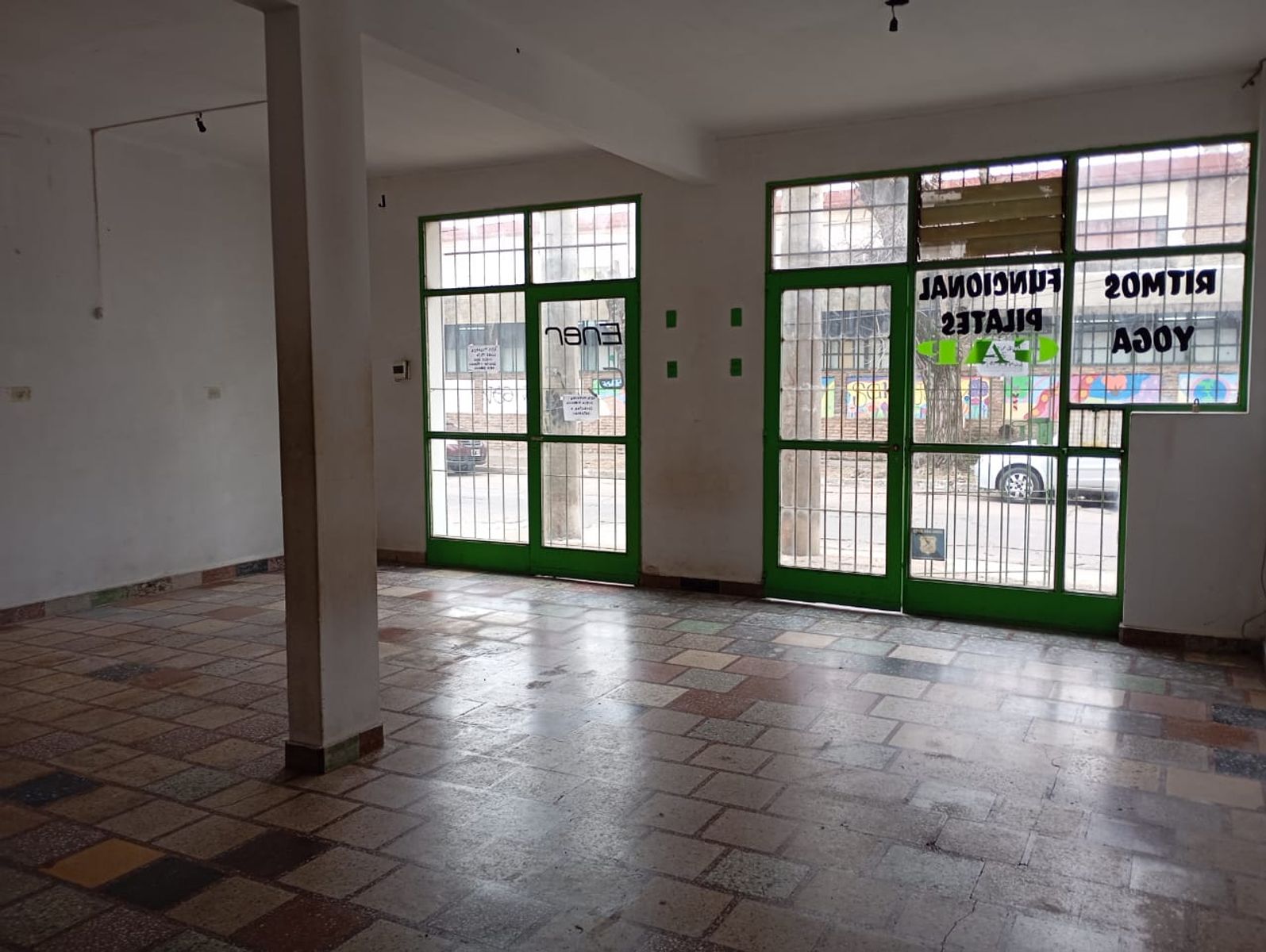 LOCAL COMERCIAL EN ALQUILER - MORON SUR - 4